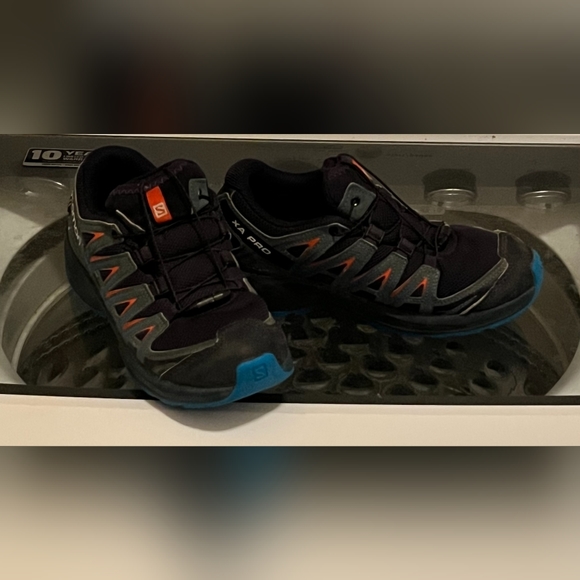 Salomon Trail Runners Size 3y boys - Picture 1 of 3